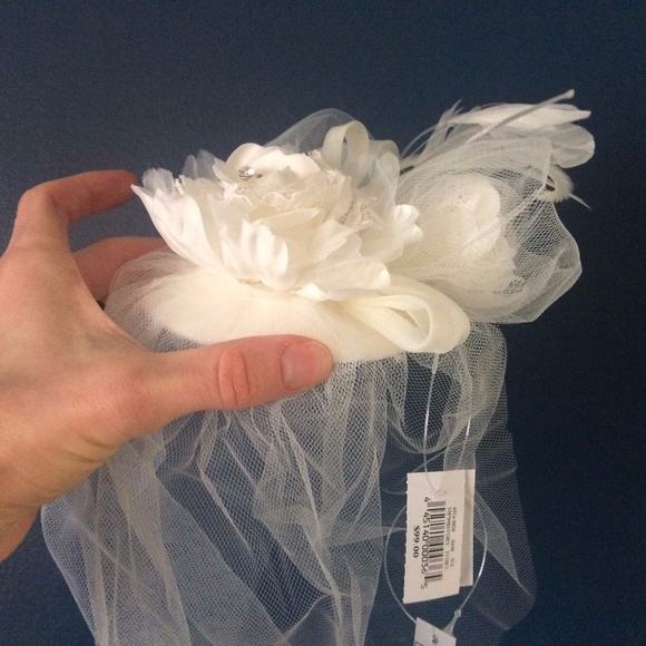 Bridal Vintage Hat w/ Attached Flowers and Blusher main image 7